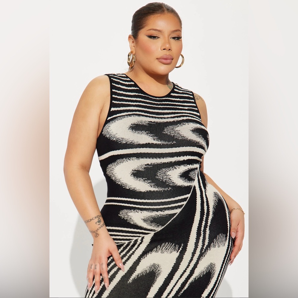 Fashion Nova Black and Cream Maxi Dress - Picture 2 of 9